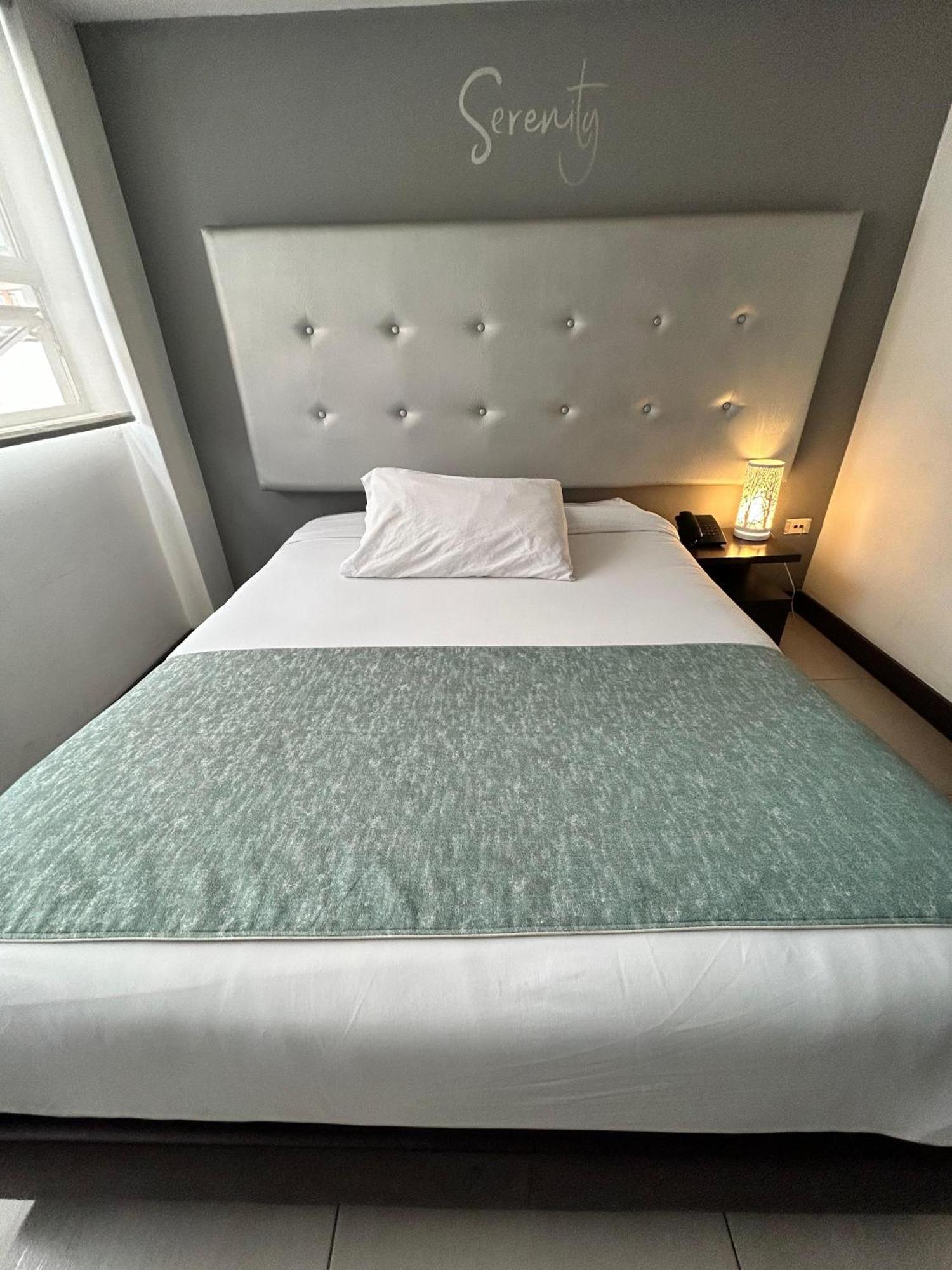 Aw Hotel Serenity Ferial Corferias Y G12 — Photos 1